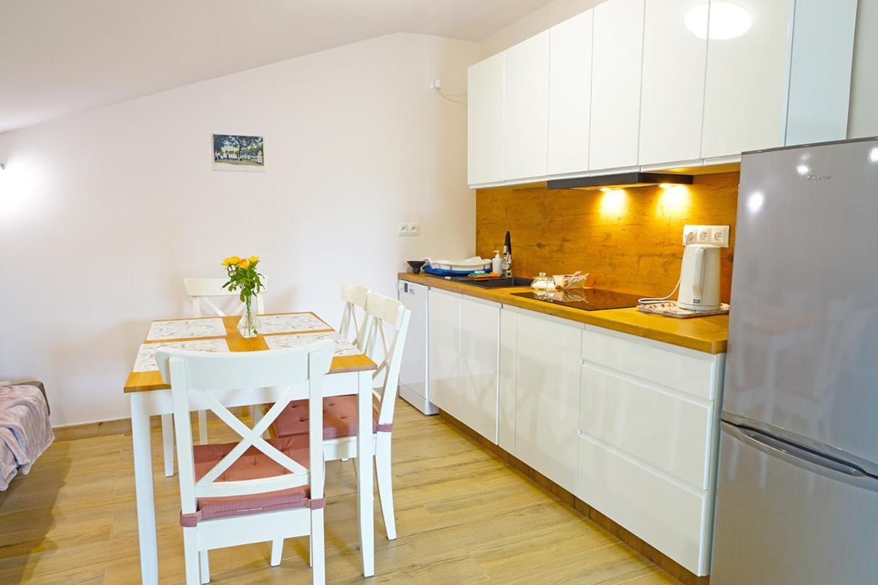 Nad Stawem Apartment Устрон Стая снимка